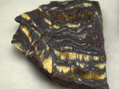 縞状鉄鉱層（生痕化石）の写真